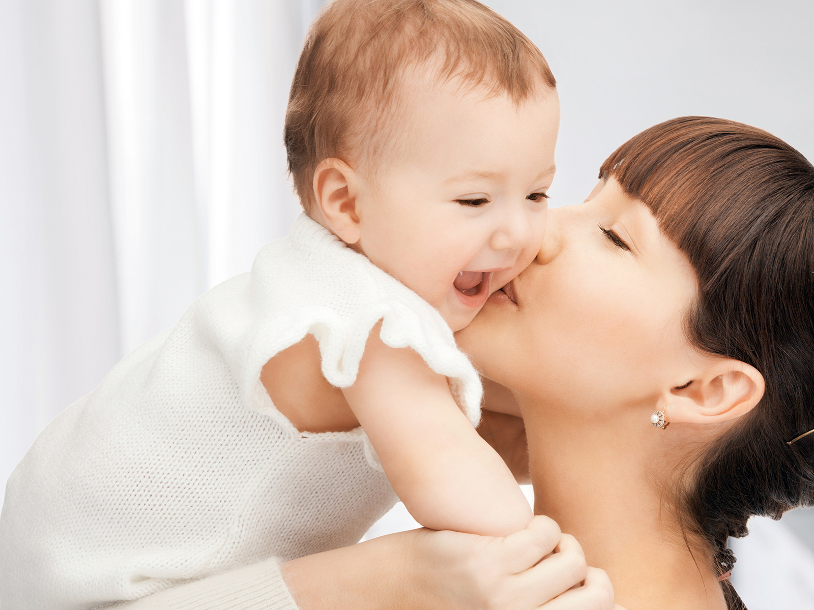 Things Nursing Moms Should Know About Dental Health